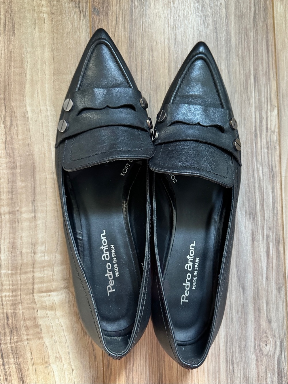 Pedro Anton Pointed flats with metal accents